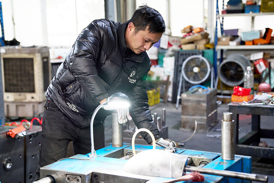 Taizhou Huangyan Haiquan Plastic Mold Co., Ltd.